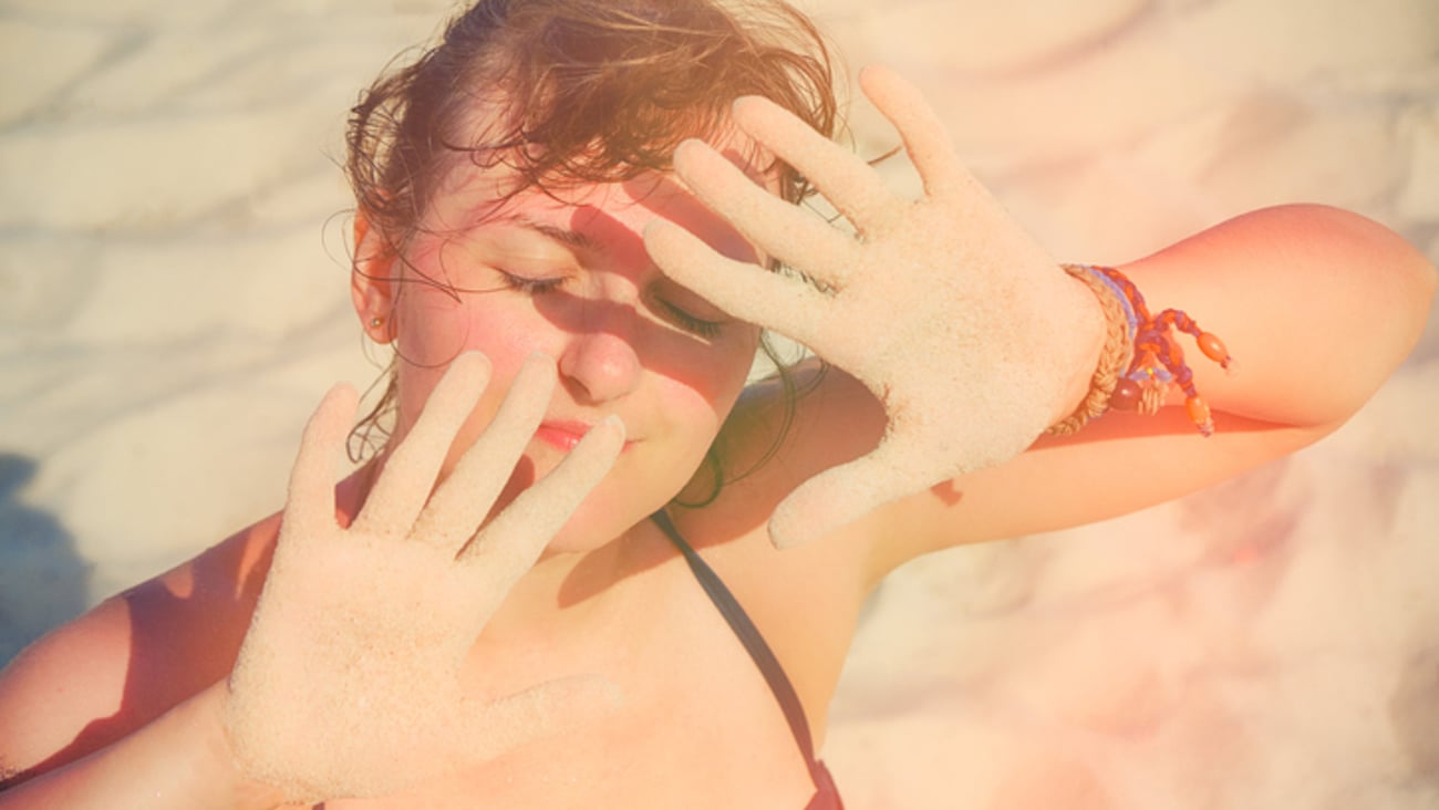 Au sortir de l'hiver, notre peau n'est plus habituée au soleil. On peut être sujet à des réactions cutanées temporaires, il convient alors de se protéger.