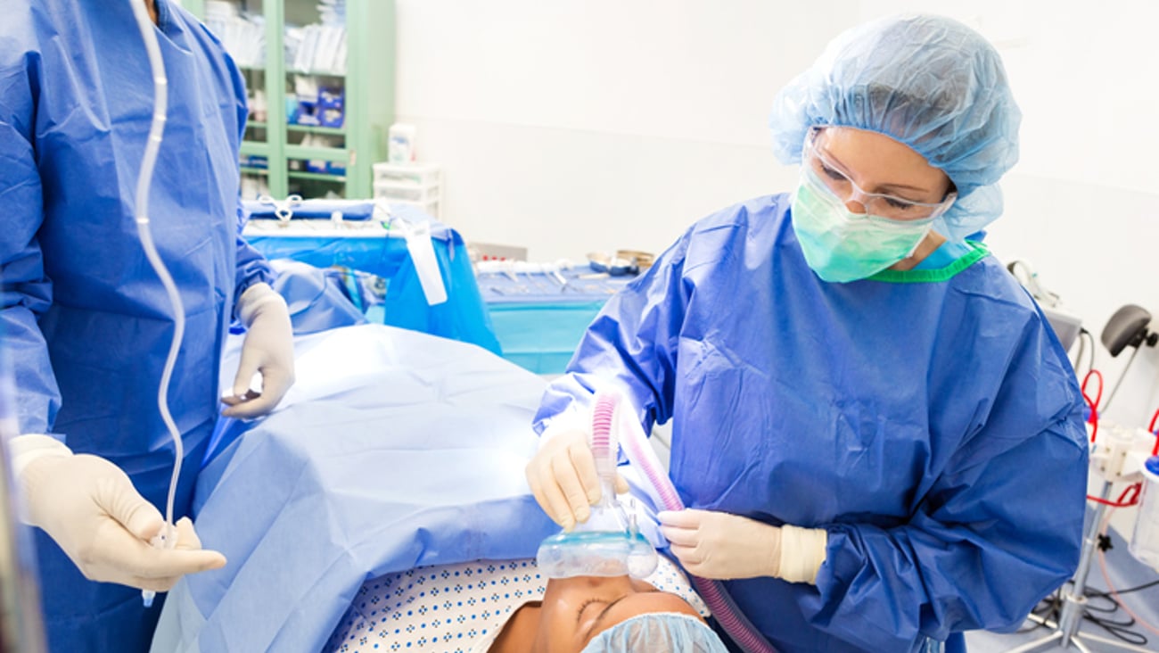 Une équipe d'anesthésistes.