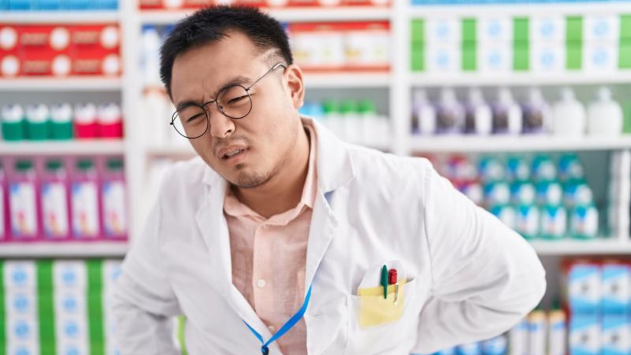 Un pharmacien souffre d'un mal de dos