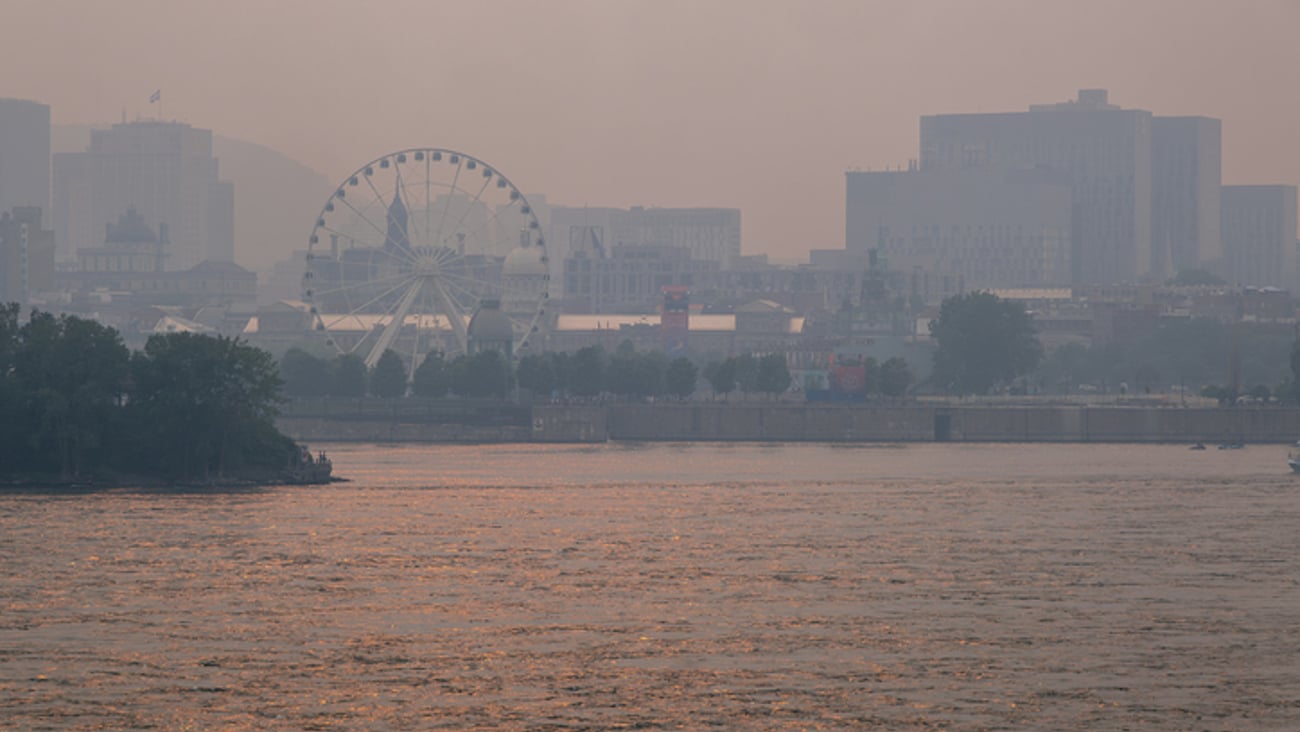 La fumée provoquée par les feux de forêt au Canada visibles à Montréal en 2023.