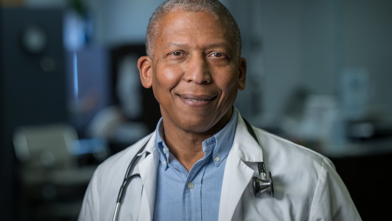 Le Dr Jean-Joseph Condé est porte-parole et membre du Conseil d’administration de l’Association médicale canadienne, ainsi que médecin de famille à Val-d’Or. Crédit photo: Vincent Ethier