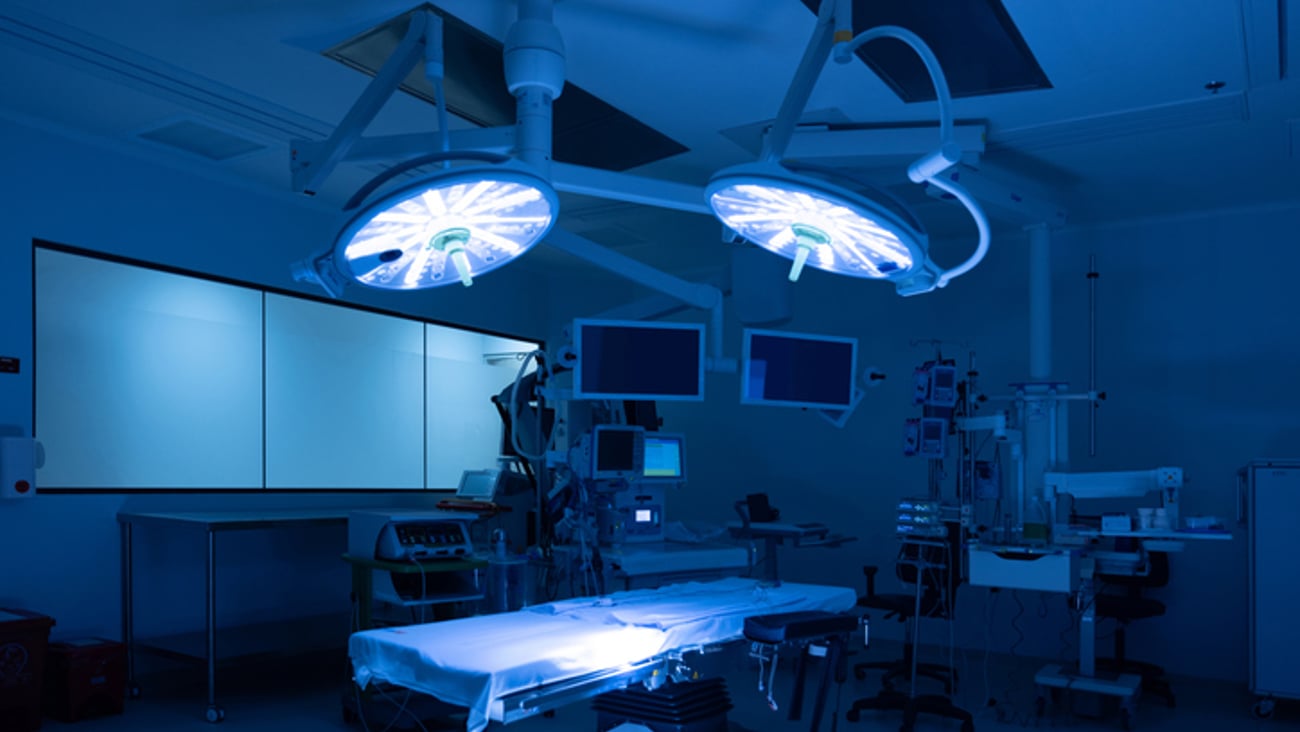 Une salle de chirurgie est vide.