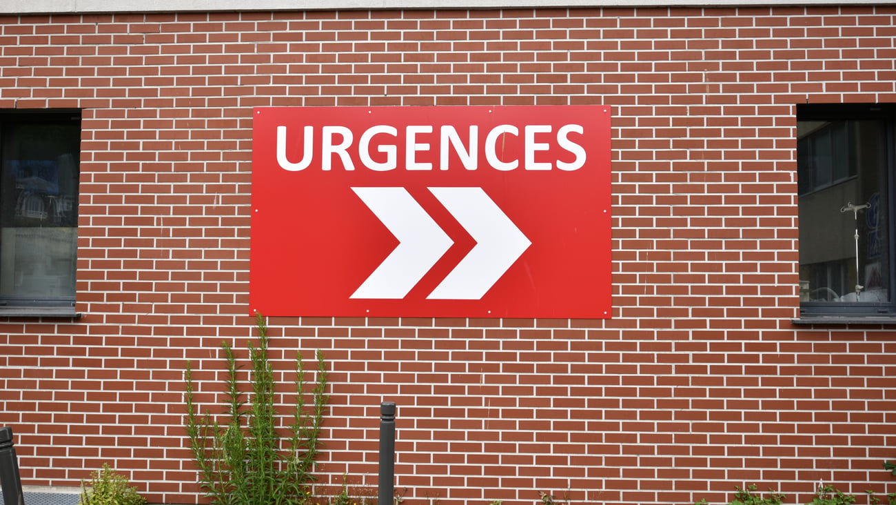 Panneau indiquant les urgences.