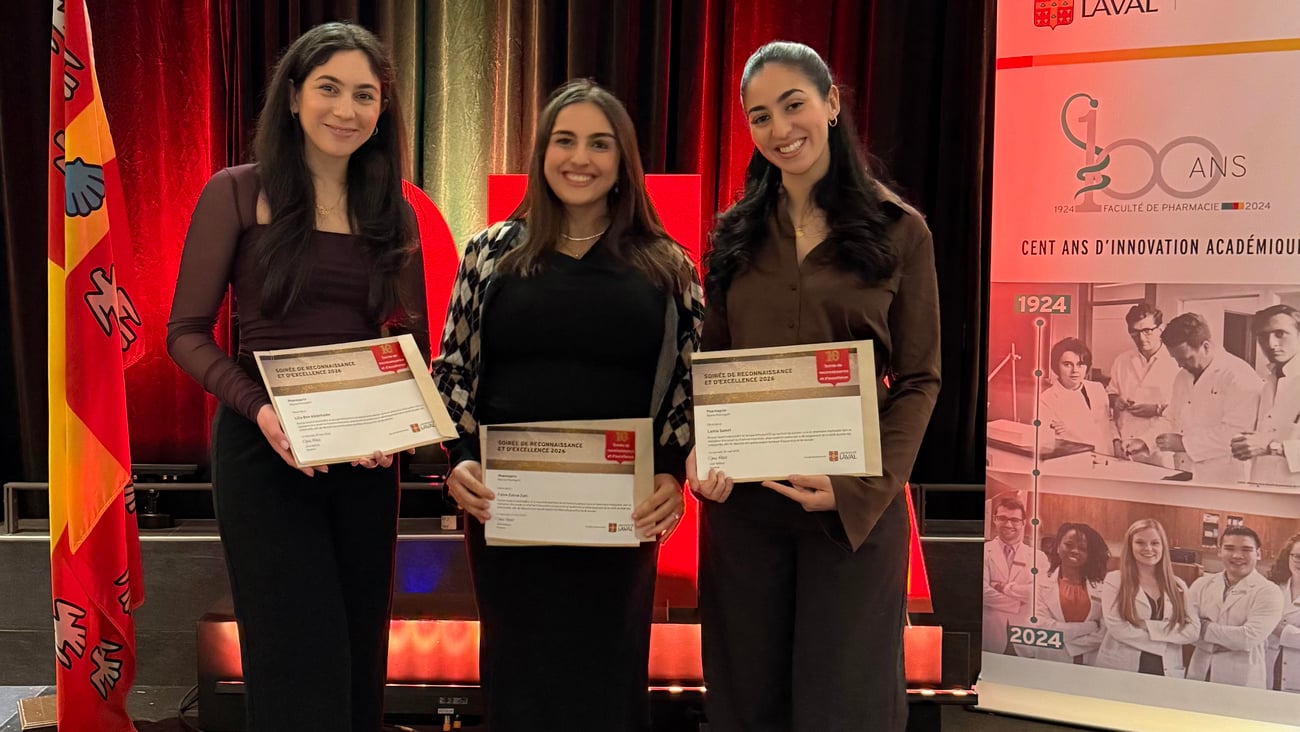 Lilia Ben Abdelkader, Lamiae Samri et Fatim-Zahra Zaki lors de leur graduation en pharmacie à l'Université Laval. (crédit: courtoisie)