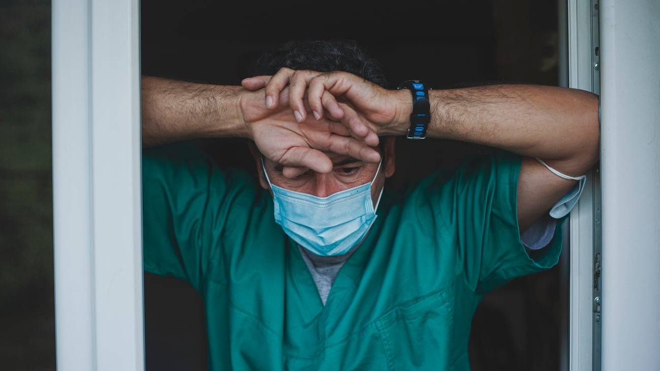 Médecin fatigué