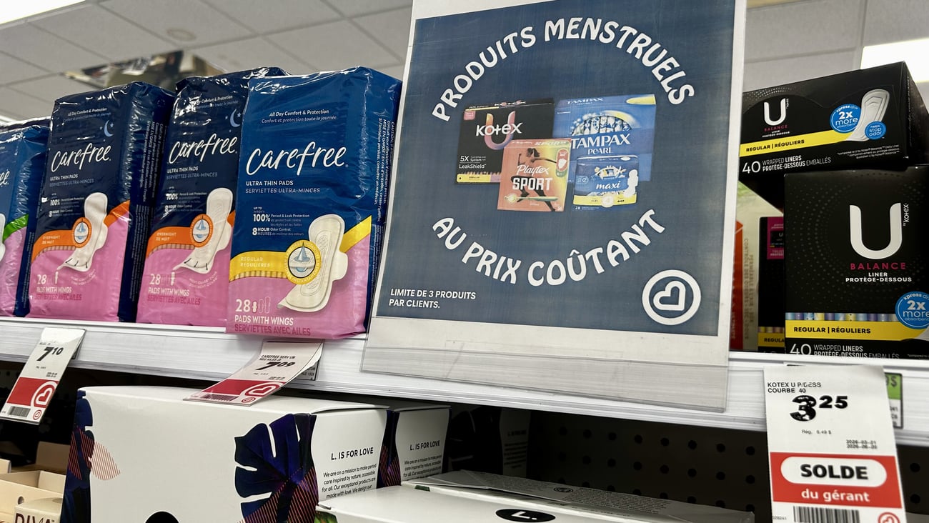 Une affichette d'information à la clientèle au Familiprix Jean-Maurice Weber. (crédit: Anaïs Bouitcha)