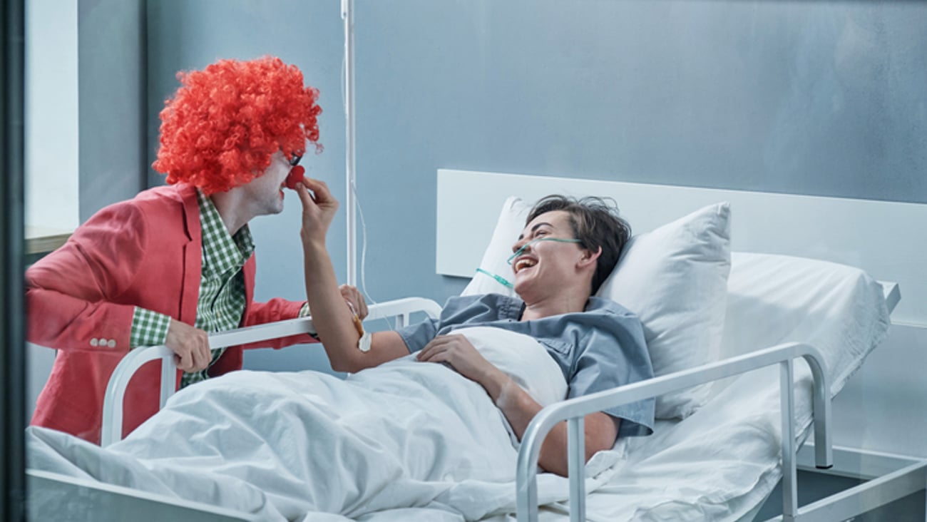 Un clown change les idées d'une femme hospitalisée.