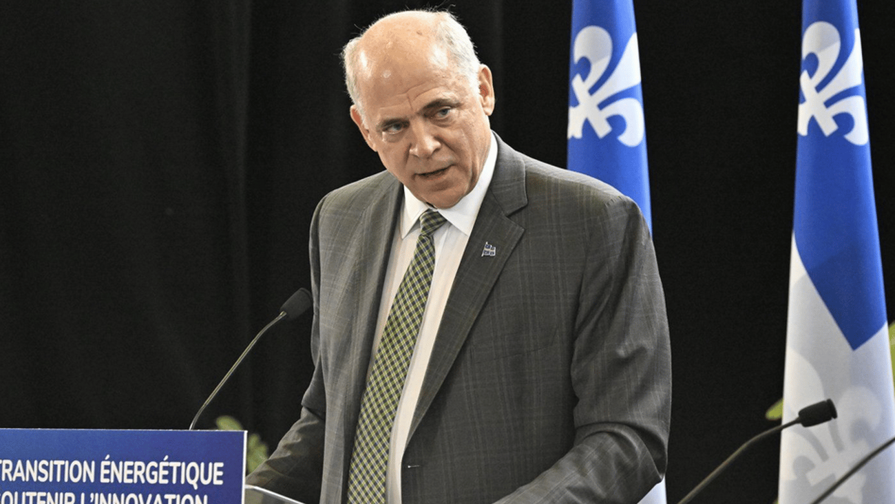 Le ministre de l'Économie et de l'Innovation, Pierre Fitzgibbon, prend la parole lors d'un événement à Québec, le 2 février 2023. (Photo PC/Jacques Boissinot)