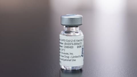 Un flacon du vaccin de Novavax