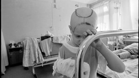 Andrey Sabirov, 4 ans, de la Biélorussie, à qui on a diagnostiqué une leucémie en 1996. (Photo Getty Images-Ezra Shaw)