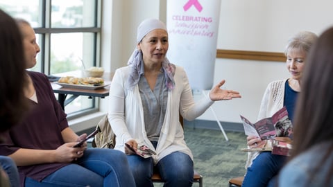 Cancer au canada-femmes participant à un groupe de soutien