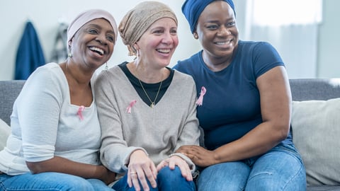 Trois femmes survivantes du cancer du sein