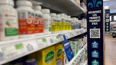 Les affiches de promotion des produits québécois dans la pharmacie Familiprix Farel Gilbert (courtoisie)