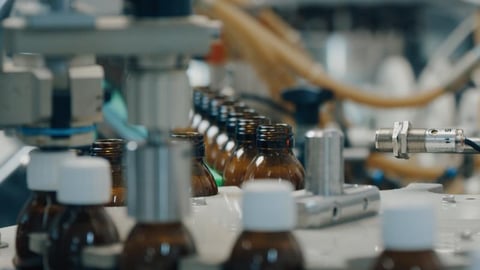 Une ligne de production dans l'industrie pharmaceutique. (CHN)