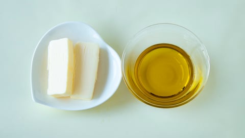 Du beurre et de l'huile végétale