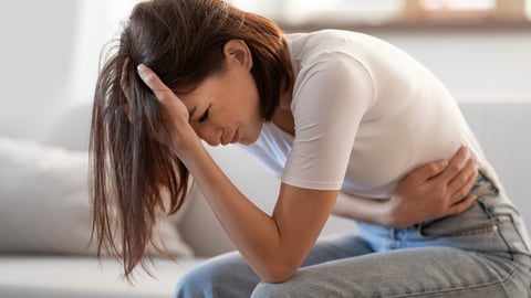 Une femme souffre d'endométriose