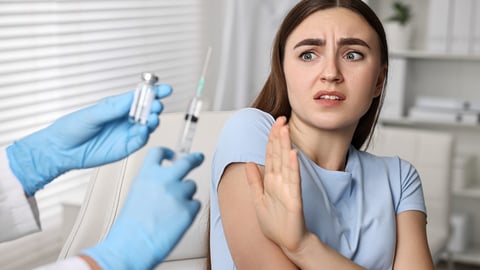 Une patiente refuse de se faire vacciner par peur de l'aiguille