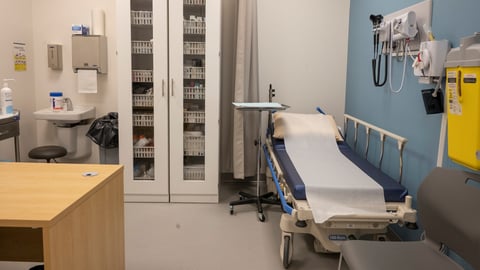 Salle d'examen du GMF-U/CLSC de Montréal-Nord-Est 