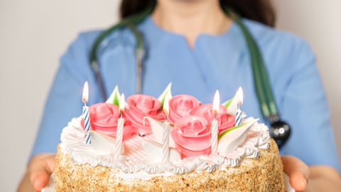 Gateau d'anniversaire d'une médecin