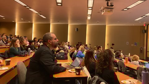 Des pharmaciens assistent à une conférence du FRAPP2025.