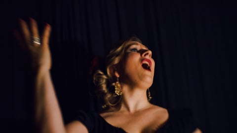 Chanteuse. Crédit photo: suteishi/ Getty Images