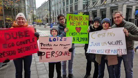 Rassemblement de médecins au Centre Bell le 9 novembre 2025. Crédit photo: Mélissa Pelletier