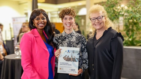 Rouguietta Touré, Claudia Fournier et Julie Méthot au lancement du Guide La pharmacie pour tout le monde. Crédit photo : Martin Simard.