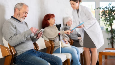 Patients en salle d'attente.