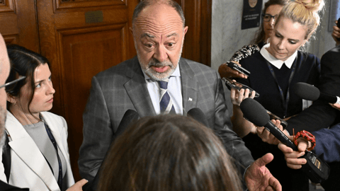 Le ministre de la Santé, Christian Dubé, lors d'une mêlée de presse à l'Assemblée nationale, le 28 mai 2024. (PC/Jacques Boissinot)