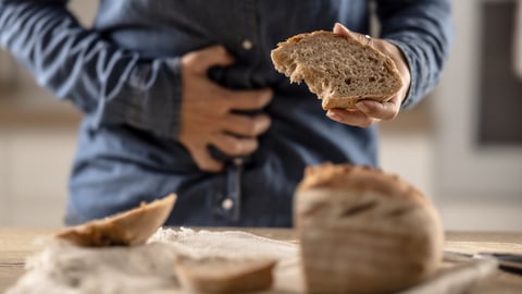 Une personne est intolérante au gluten.